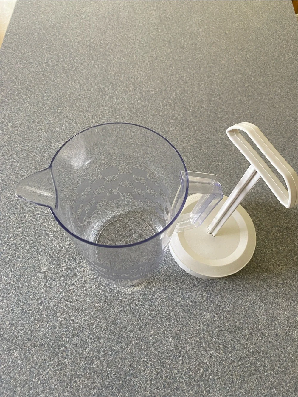 Pampered Chef Clear Plastic Pitcher with a White Infuser - Home Kitchen